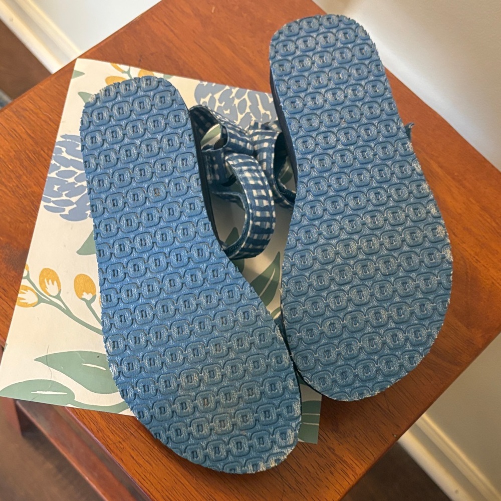 L.L. Bean Navy Check Pattern Sandals - Picture 2 of 3